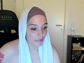 Show fra Sexy Zainab - sprøjtende store bryster